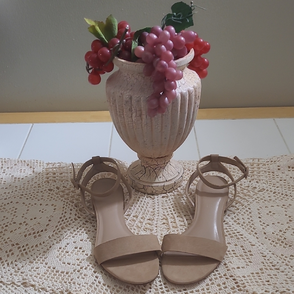 Elegant Tan Women's Sandals